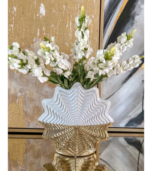 Star shaped vase inh white and gold